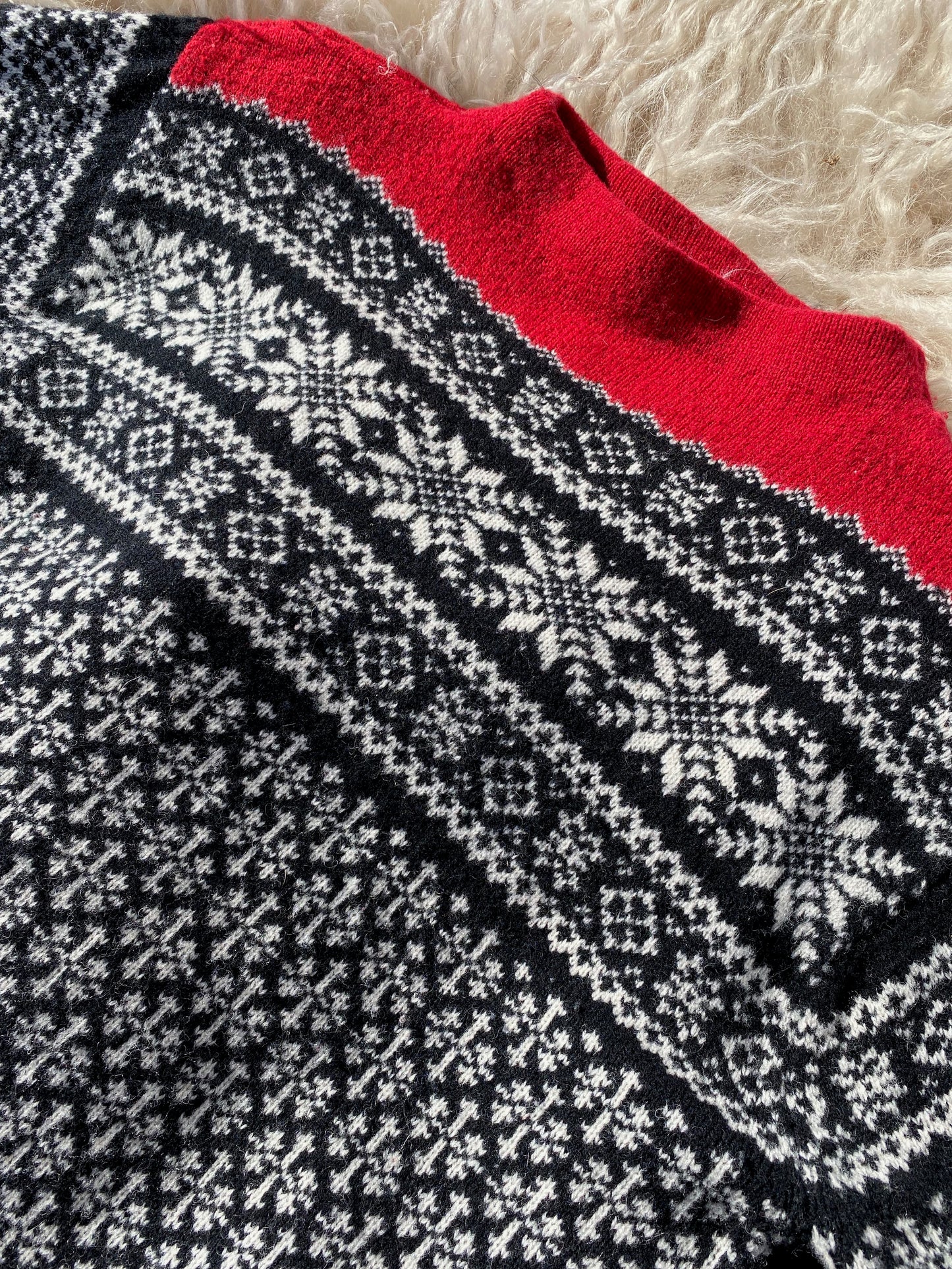 100% Wool Vintage Snowflake Sweater